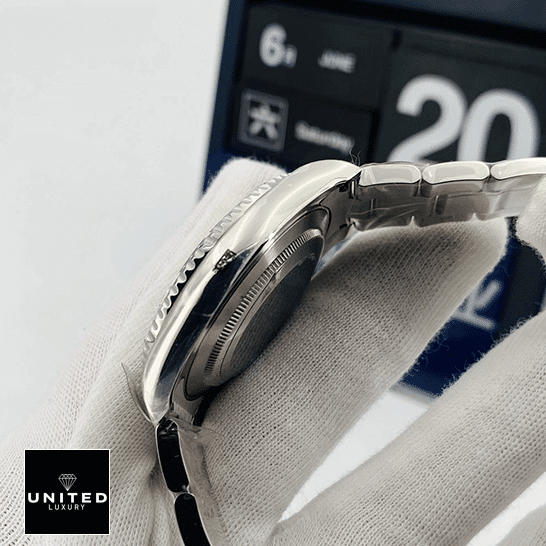 Rolex Yacht-Master 116622-0003 Platinum & Rhodium Dial Replica 6 Rolex Stainless Steel Yacht Master 116622-0003 Replica on the hand