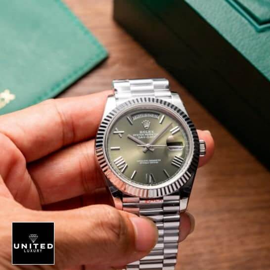 Rolex Olive Green Replica 4 Rolex Day-date green dial roman replica on the hand with