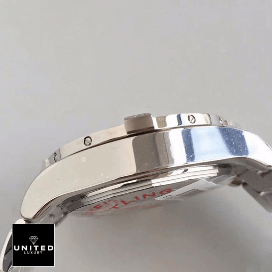 Breitling Avenger II Automatic A13381 Replica 4 breitling-avenger-A1338111F564170A-replica-leftside