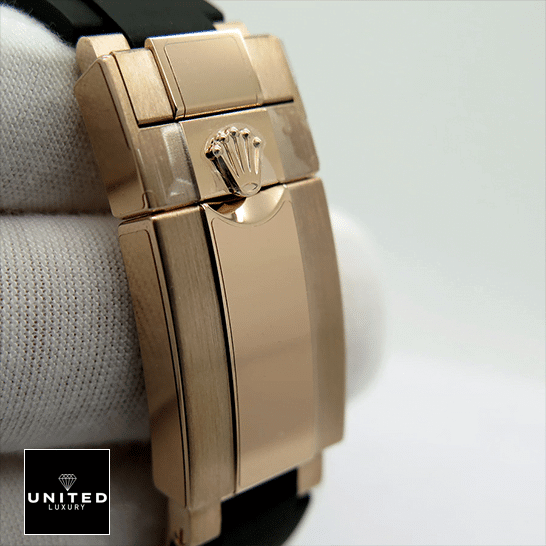 Rolex Daytona Ivory Dial Replica 6 This Rolex Cosmograph Daytona 116515LN-0014 Everose Gold Fold Clasp on the Rolex Logo Replica