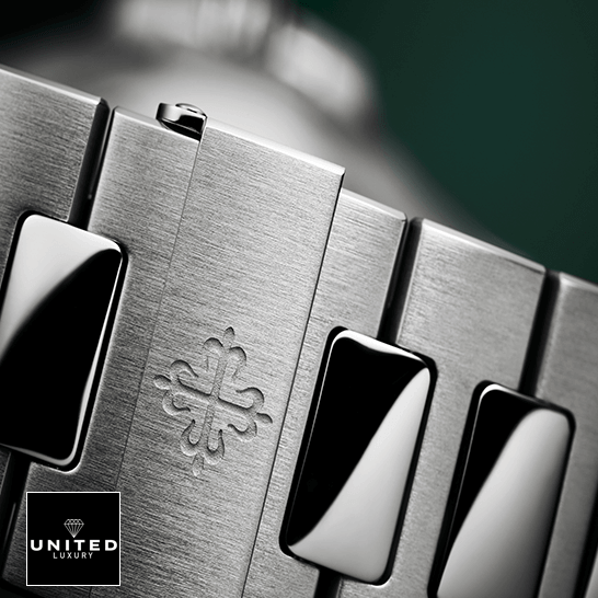 Patek Philippe Nautilus Green Replica 5 Patek Philippe 5711_1A-014 Nautilus Steel Bracelet Replica clasp on the logo