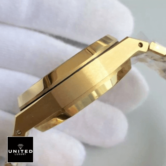 Audemars Piguet Royal Oak Chronograph 26320 Replica 3 Audemars Piguet Royal Oak 26320 Gold Stainless Steel Replica side view on the hand