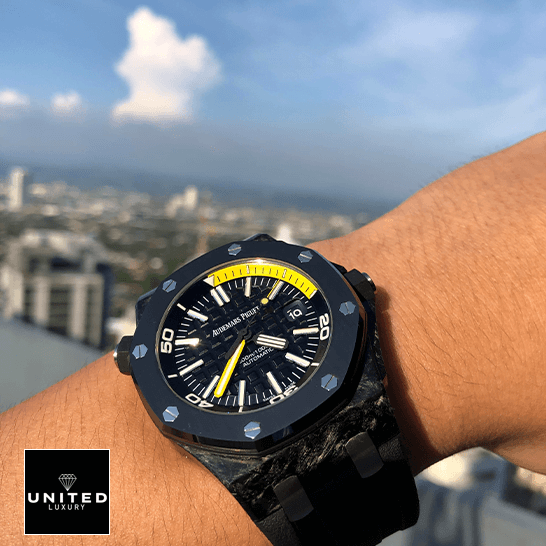 Audemars Piguet Royal Oak Offshore 15706AU.OO.A002CA.01 Replica 2 Audemars Piguet Royal Oak Offshore Diver 15706AU.OO_.A002CA.01 Replica on the wrist