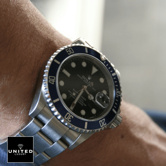 Rolex Submariner Date 16610 Black Dial Oyster Replica 6 Rolex Submariner Date 16610 S.Steel Oyster Bracelet Black Dial Replica on his arm