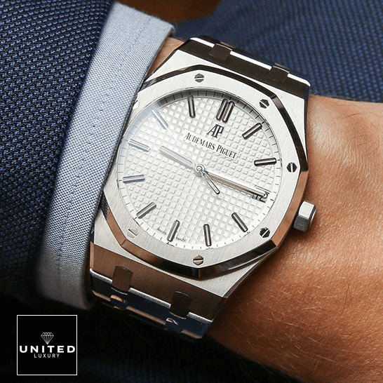 Ap 15500 Replica 4 audemars-piguet-royal-oak-15500ST.OO_.1220ST.04-replica-wrist