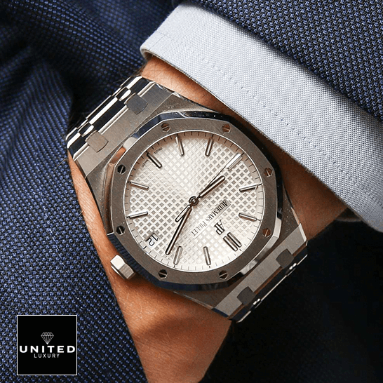 Ap 15500 Replica 8 audemars-piguet-royal-oak-15500ST.OO_.1220ST.04-replica-hand