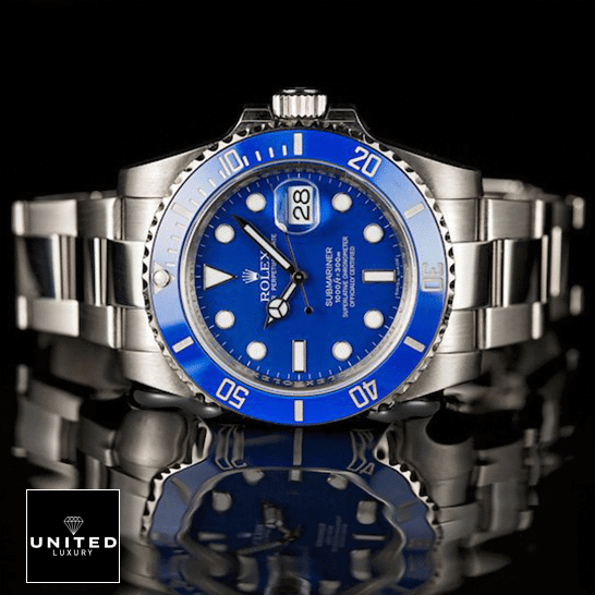 Rolex Submariner 116619 Blue Dial Replica 6 Rolex Submariner 116619lb-0001 Oyster Replica on the table