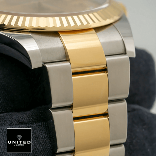 Rolex Datejust 126333-0011 Champagne Dial Replica 1 Rolex Datejjust 126333 Steel Gold Oyster Bracelet Replica on the hand