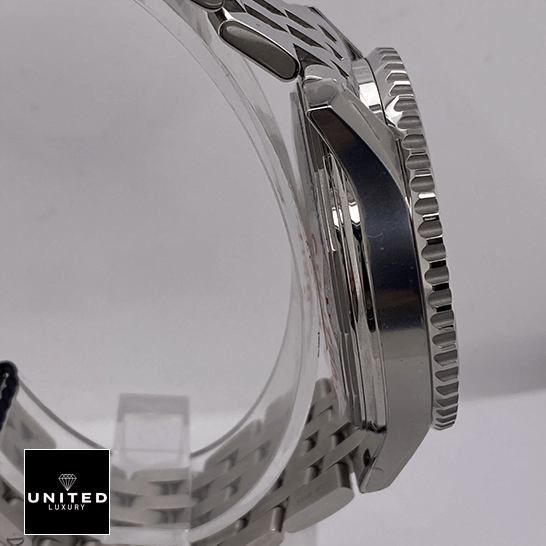 Breitling Navitimer B01 Black Replica 4 breitling-navitimer-AB0127211B1A1-replica-leftside