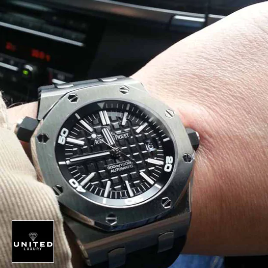AP 15710ST Replica 3 audemars_piguet_royal_oak_offshore_diver_black_dial_15710ST.OO_.A002CA.01_replica_man_unitedluxurynet