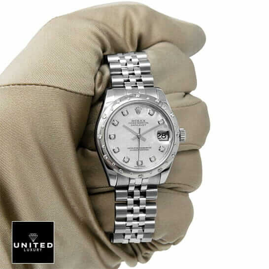 Ladies Datejust 31MM Replica 4 Rolex Diamond Ladies Datejust 31mm Replica on the in gloved hand