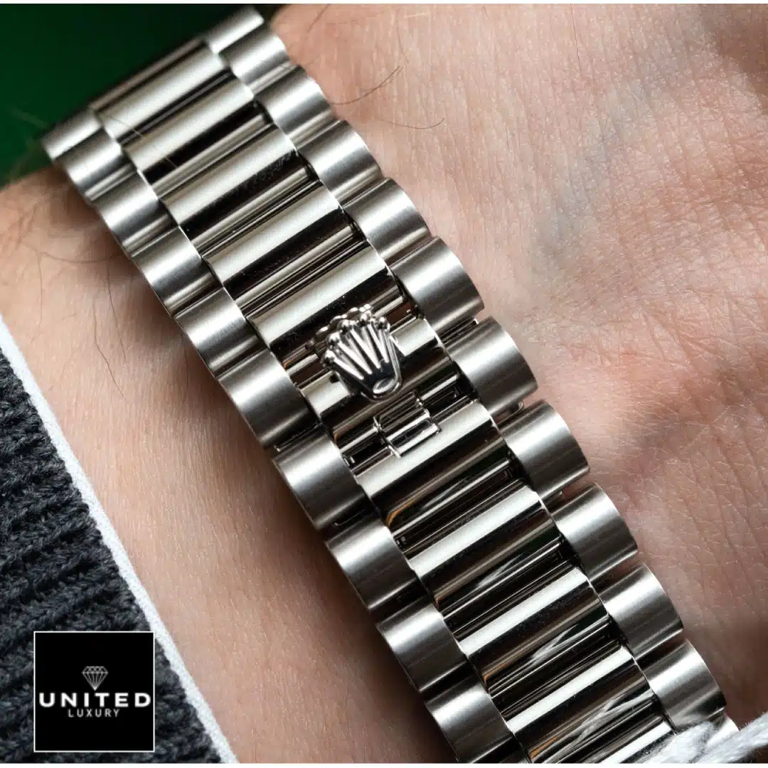 Rolex Day Date Ice Blue Grooved Replica 5 Rolex Day Date Perpetual 228236 Replica Stainless Steel Oyster Bracelet on the Rolex logo