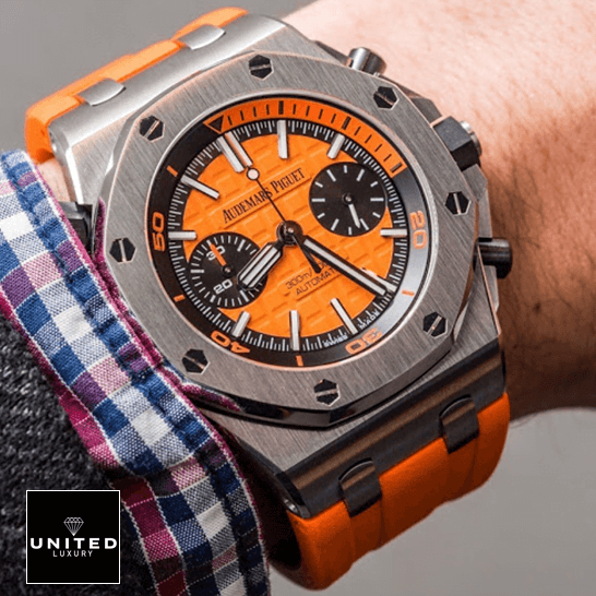 Audemars Piguet Royal Oak Orange 26703ST.OO.A070CA.01 Replica 6 Audemars Piguet Royal Oak 26703 Orange Dial Replica on the man wrist