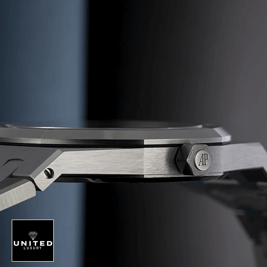 AP 15202 Replica 4 audemarspiguet-royaloak-15202ST.OO_.1240ST.01-replica-rightside