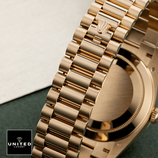 Rolex Diogonal Silver Replica 5 Rolex Day-Date 228238 Yellow Gold Oyster Bracelet on the Rolex Logo