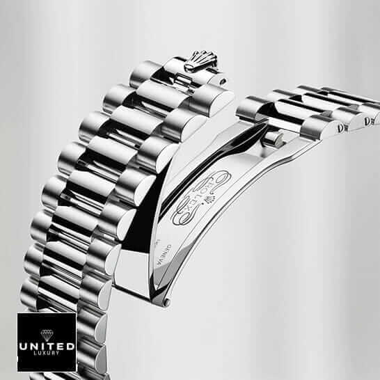 Rolex Day-Date Fluted Replica 3 Rolex Day-Date 118239 Replica Oyster Bracelet on the Rolex logo