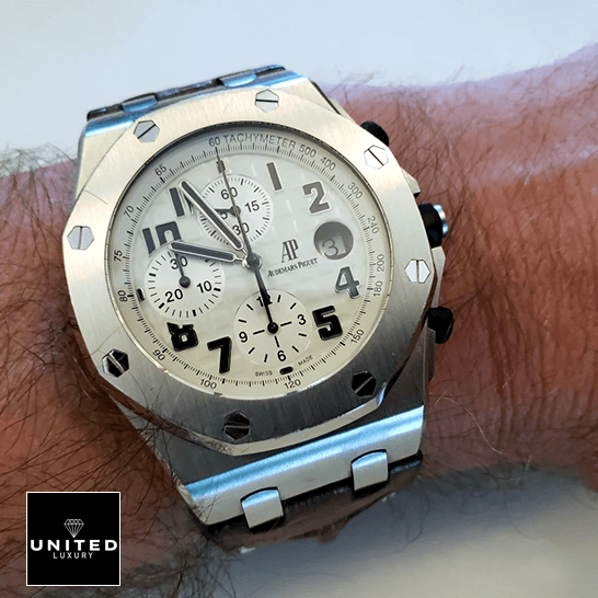 AP Safari Replica 4 Audemars Piguet 26170ST.OO_.D091CR.01 Steel Bezel Replica on the man wrist